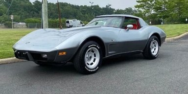 Зірка 70-х: виявлено 45-річний Corvette у стані нового авто (фото)