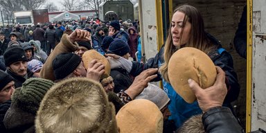 Под "градами". Как выживает прифронтовая Авдеевка. Репортаж из-под обстрелов