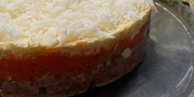 Очень быстро и очень сытно: рецепт вкусного салата с тушенкой