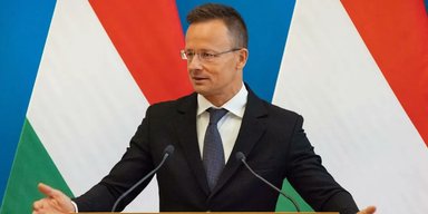 ЕС может предоставить до 40 млрд евро Украине и "невообразимое количество оружия", — Сийярто