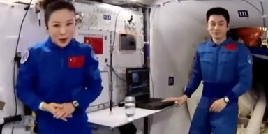 Китайские астронавты находятся не в космосе: теория заговора о стакане воды разрушена (видео)
