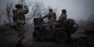 "Пытаются найти любую щель в обороне": в ВСУ рассказали о боях под Купянском (карта)
