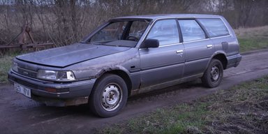 Японська якість: Toyota Camry 80-х поїхала після 16 років простою на звалищі (відео)