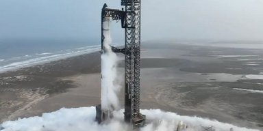 У найбільшої ракети у світі виникли проблеми: SpaceX скасувала запуск у космос (відео)