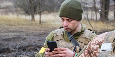 "Поставили задолго до войны": через какие приложения россияне отслеживают смартфоны ВСУ (обновлено)