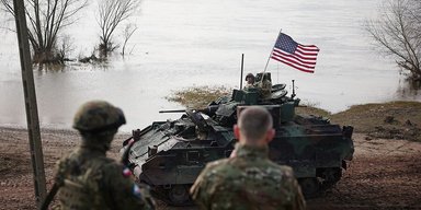 "Напоминает хаос": США срочно эвакуировали часть дипломатов из стран Ближнего Востока, — CNN