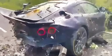 Один из 999: раритетный суперкар Ferrari за $2 миллиона разбили в серьезном ДТП (видео)