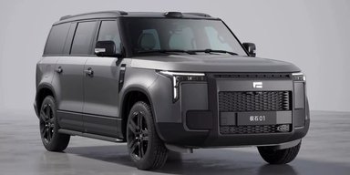 Вісім місць і запас ходу 1115 км: випущено електричний клон Land Rover Defender (фото)