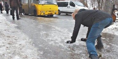 Танцы на льду. Как Кличко снова "проспал" гололед, а киевляне сотнями попадают в травмпункты