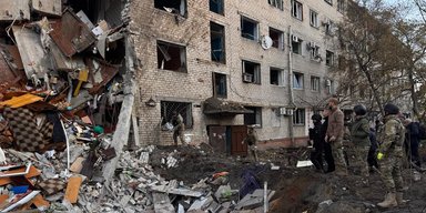 Ночной обстрел Запорожья: количество раненых возросло до 15, под завалами есть человек (фото, видео)
