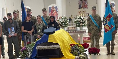 Авіакатастрофа на Житомирщині: у Києві почалася церемонія прощання з загиблим "Джусом" (відео)