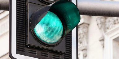 Бензин зі спиртом та смарагдові світлофори: які зміни чекають на водіїв із 1 травня