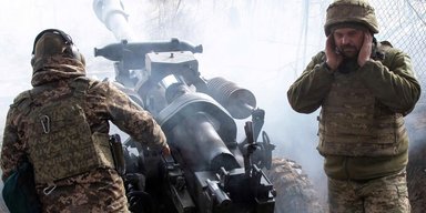 Россияне шли с нескольких направлений: десантники сорвали штурм врага в Новомихайловке (видео)
