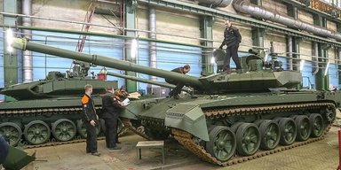 Полмиллиона новых сотрудников: может ли РФ перевести экономику на военные рельсы, — эксперты