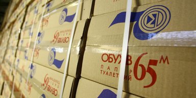 Украинцы могут столкнуться с дефицитом туалетной бумаги: россияне атаковали комбинат в Обухове