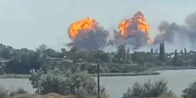 Детонуватиме "день-два": на полігоні в Криму продовжують лунати вибухи (фото)