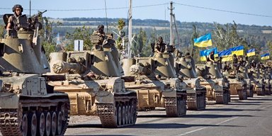 Строго по уставу. Новые законы позволяют сажать "уклонистов" и дезертиров на срок до пяти лет