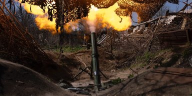 Невидимі для БПЛА: мінометники ЗСУ показали використання спеціальних укріплень (відео)