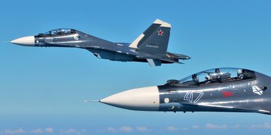 Путін став літати Росією в супроводі винищувачів Су-30СМ (відео)