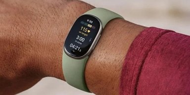 Более дешевая замена Pixel Watch: Google выпустила фитнес-трекер с AMOLED-дисплеем (фото)