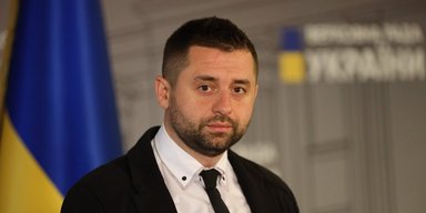 Арахамия хочет перенести защиту диссертации на послевоенное время: какая причина