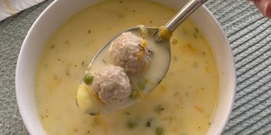 Суп с плавленым сыром и фрикадельками: вкусное и легкое блюдо