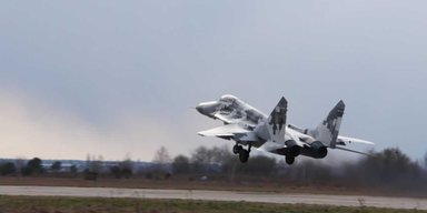 Воздушные бои на Волыни: украинские истребители учатся сбивать низколетящие цели (видео)