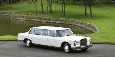 На продаж виставлений знаменитий лімузин Mercedes Джона Леннона (фото)