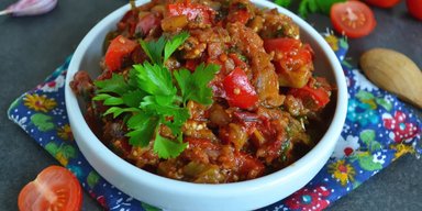 Вкусно и просто: рагу из баклажанов с помидорами
