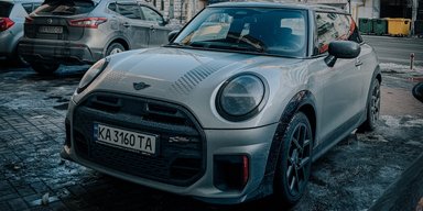 Маленькая ракета: в Киеве заметили новейший заряженный Mini за 2 миллиона (фото)