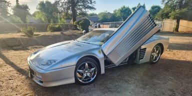 Майстер створив копію культового суперкара Ferrari з дверима як у Lamborghini (фото)