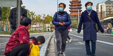 В Китае распространяется новый вирус типа COVID-19: больницы переполнены, — СМИ (видео)