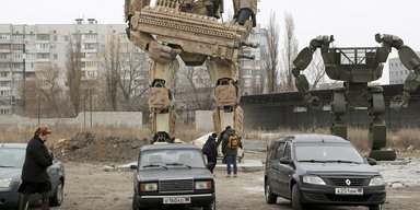 Бедный, брошенный и грязный. Как живет Донецк под боевиками и кто внушает дончанам идеи о войне
