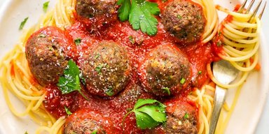 Спагетти с фрикадельками, как в мультфильме "Леди и Бродяга": рецепт вкусного блюда
