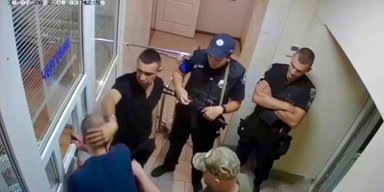 Поліцейські спостерігали з посмішкою: ДБР проводить розслідування через побиття чоловіка в ТЦК (відео)