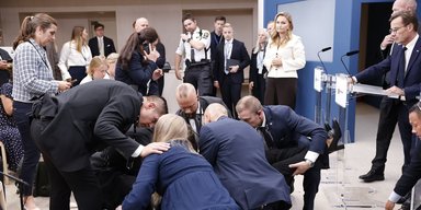 Перший брифінг: очільниця МОЗ Швеції знепритомніла у прямому ефірі (відео)
