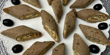 Печеночные рулетики: рецепт закуски для будней и праздника