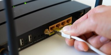 Мужчина оригинально проучил соседку, которая  тайно пользовалась его Wi-Fi