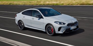 Стильний дизайн і 300 сил: презентовано найдешевший седан BMW (фото, відео)
