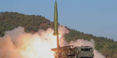 Увеличить арсенал в два раза: КНДР готова произвести 90 ядерных боеголовок, — Reuters