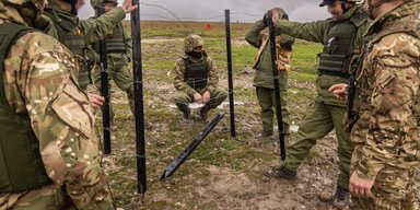 Скорочені плани: Британія хоче відправити в Україну лише інструкторів, а не бойові частини