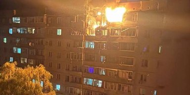 Росіяни атакували Суми дронами: влучили у житлову багатоповерхівку, на місці вирує пожежа (фото)