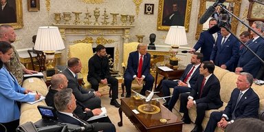 "Я переоделся, а ты нет": Зеленский осадил журналиста Трампа, который оскорбил его в прошлый раз