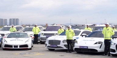 Ferrari, Porsche і Bentley: у Туреччині поліція пересіла на швидкісні елітні авто (відео)
