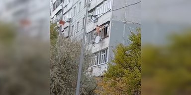 Мужчина в стрингах прыгнул из окна в Запорожье, — соцсети (видео)