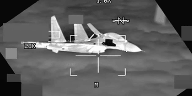 Истребитель КНР J-11 опасно перехватил стратегический бомбардировщик США B-52 (видео)