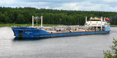 У Чорному морі затонули 2 танкери РФ: еколог розповів, хто постраждає від мазуту