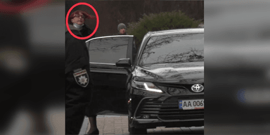 Несмотря на личный Citroen: "слуга" Третьякова ездит на автомобиле Toyota Camry комитета Рады