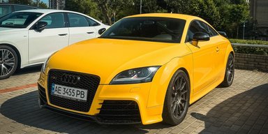 В Киеве заметили очень редкий спорткар Audi TT: он развивает более 300 км/ч (фото)