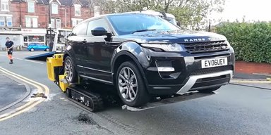 З неправильно припаркованими автомобілями почали боротися компактні роботи (відео)